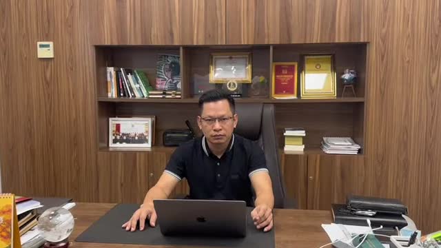 Intro to Giám đốc một công ty truyền thông thumbnail