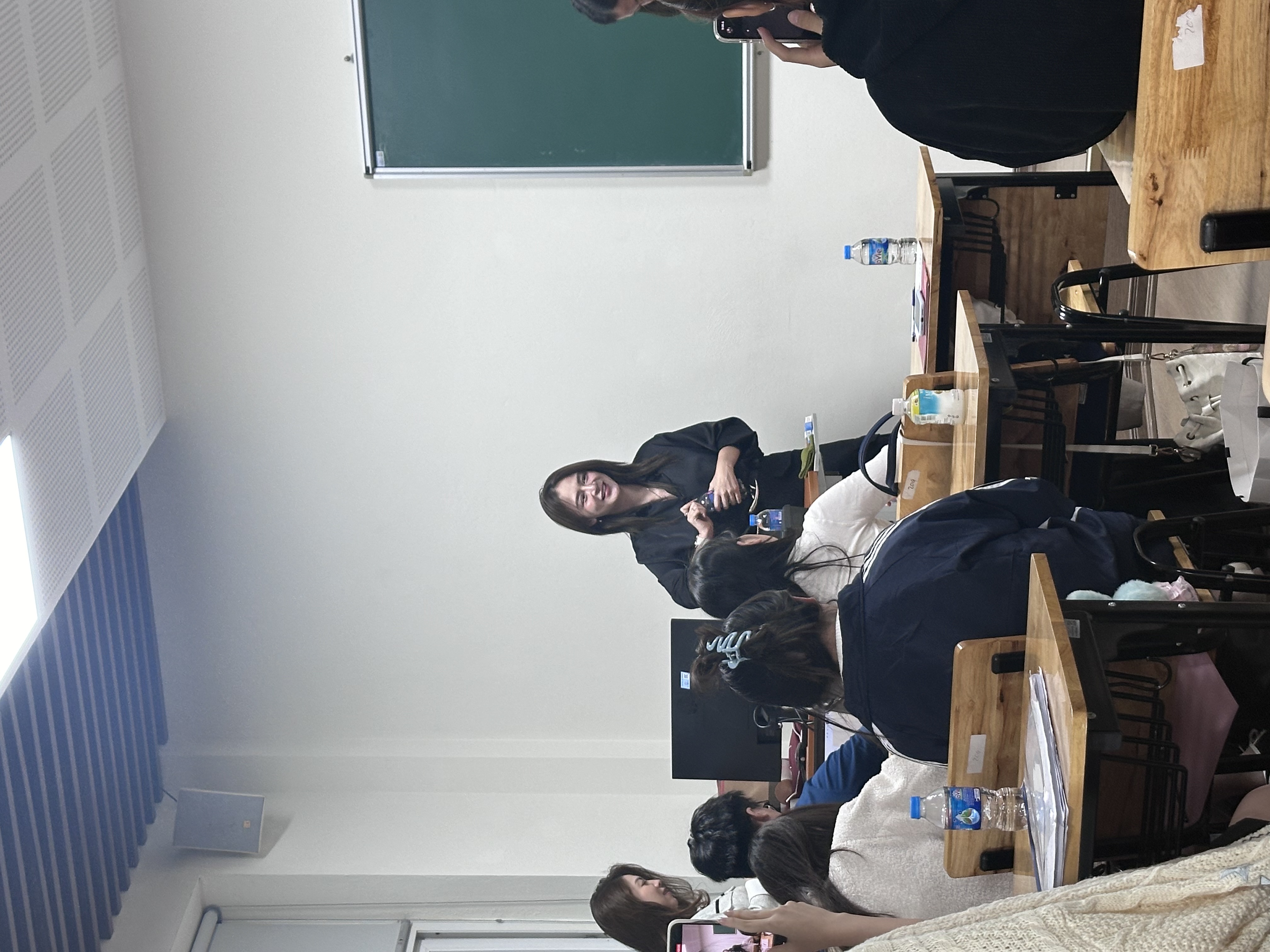 English Tutor thumbnail